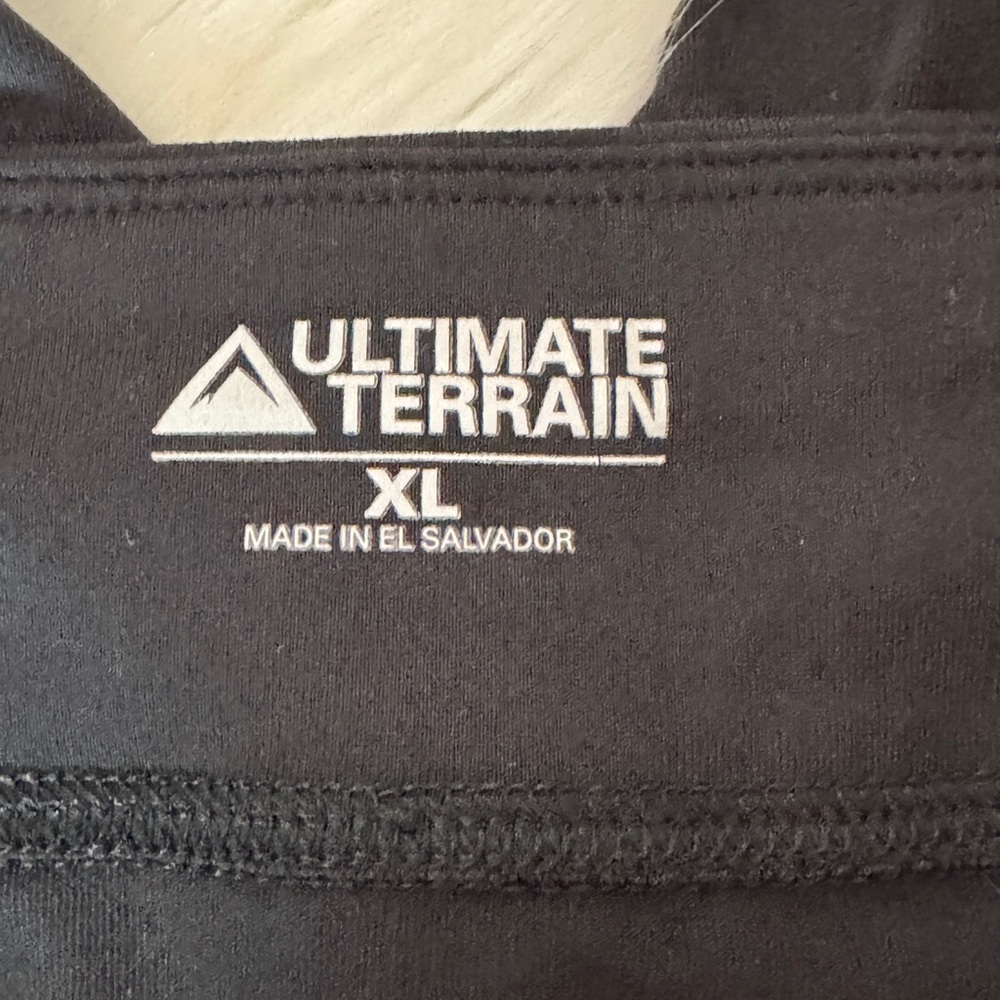 Ultimate Terrain Black Leggings size XL with side pockets Stretchy Athleisure - Picture 3 of 8